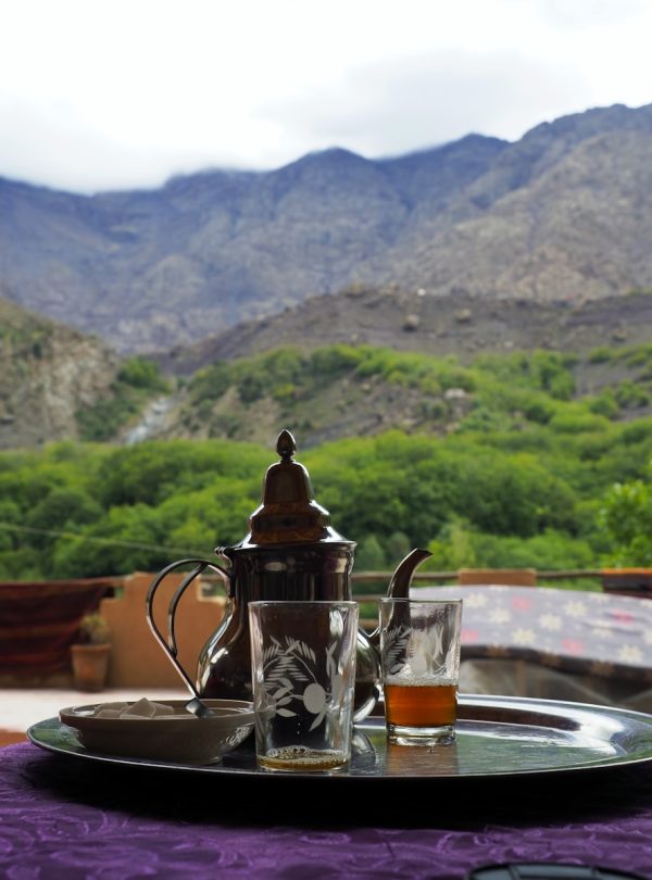 A tray with a tea pot and two glasses on it